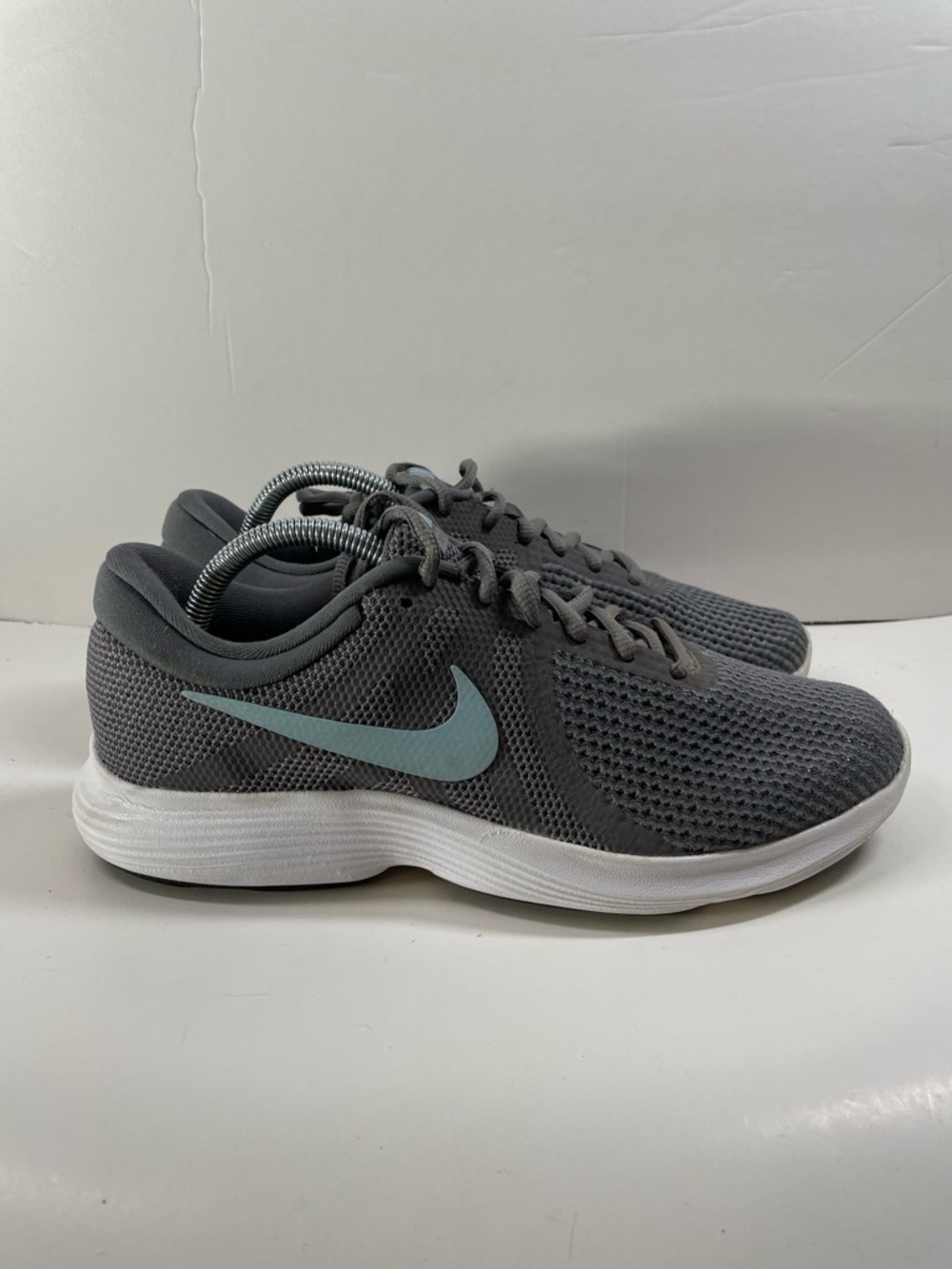 Nike revolution 4 Women running Shoe size US 10 EU 42 908999-004